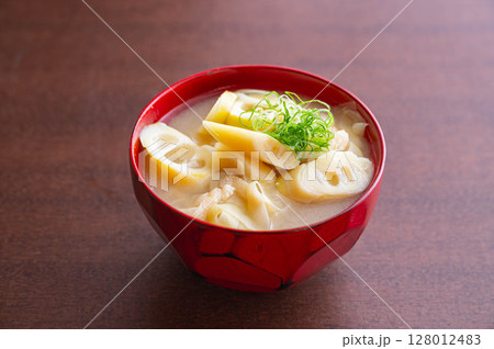 ハチクの味噌汁 128012483