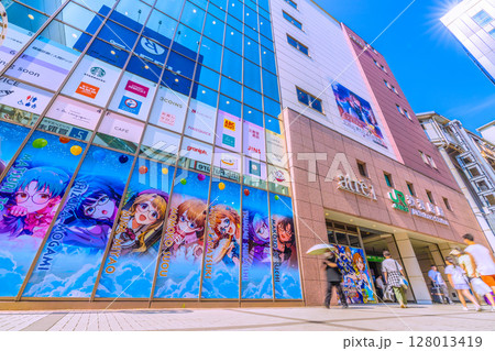 日本の東京都市景観7月。インバウンド続く…外国人観光客らで賑わう秋葉原=3日 日本の東京都市景観7月。インバウンド続く…外国人観光客らで賑わう秋葉原=3日 128013419