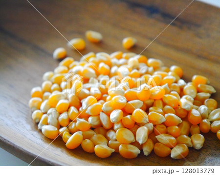 ポップコーン　とうもろこし 128013779