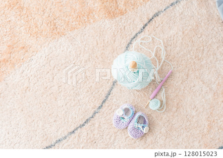 手編みのベビーシューズ 手編みのベビーシューズ 128015023