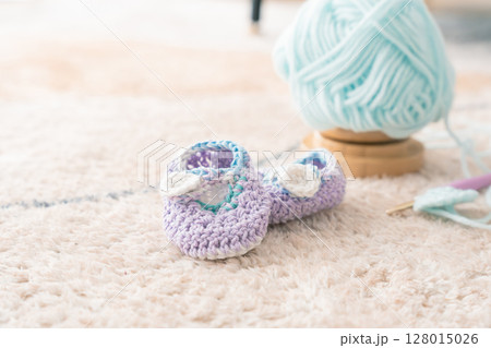 手編みのベビーシューズ 128015026