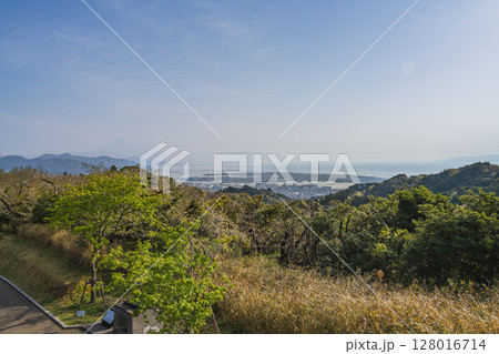 静岡市にある朝の日本平の風景(静岡県) 128016714