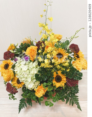様々な花のブーケ 様々な花のブーケ 128020409