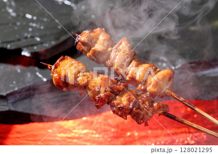 焼き上がる焼き鳥イメージ 128021295