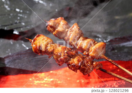 焼き上がる焼き鳥イメージ 焼き上がる焼き鳥イメージ 128021296