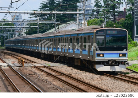 山手貨物線を走るE231系800番台ミツK5編成　東京総合車両センター入場回送 128022680