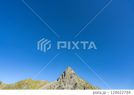 【山岳素材】初秋の槍ヶ岳と東鎌尾根【長野県】 【山岳素材】初秋の槍ヶ岳と東鎌尾根【長野県】 128022784