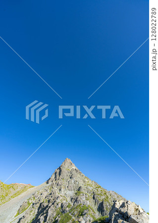 【山岳素材】初秋の槍ヶ岳と東鎌尾根【長野県】 128022789