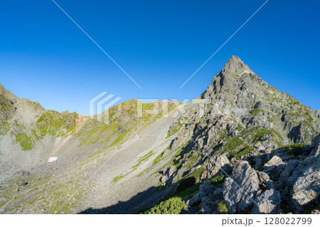 【山岳素材】初秋の槍ヶ岳と東鎌尾根【長野県】 【山岳素材】初秋の槍ヶ岳と東鎌尾根【長野県】 128022799
