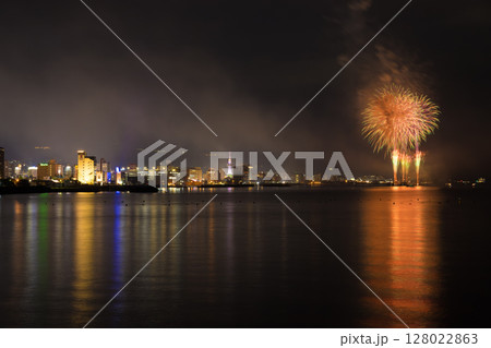 別府の夏花火（大分県別府市） 128022863