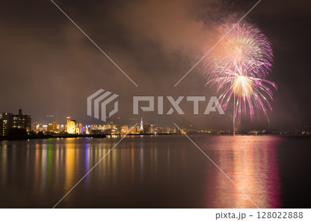 別府の夏花火（大分県別府市） 128022888