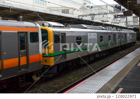 E493系に連結されたE233系0番台 128022971