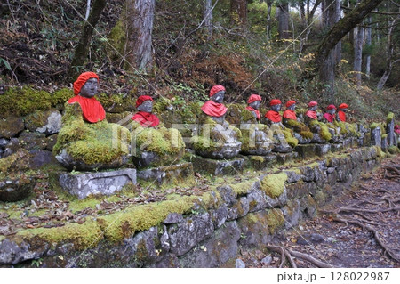 憾満ヶ淵、並び地蔵 、日光 128022987