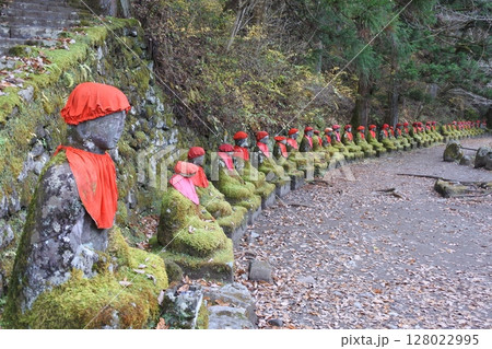 憾満ヶ淵、並び地蔵 、日光 憾満ヶ淵、並び地蔵 、日光 128022995