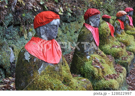 憾満ヶ淵、並び地蔵 、日光 128022997