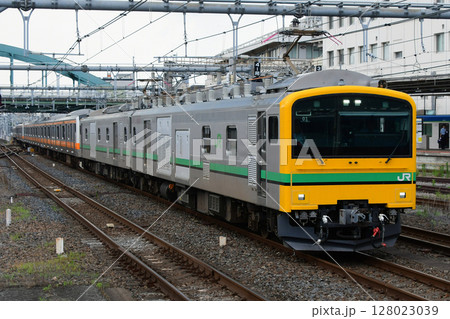 配9746M クモヤE493系＋E233系0番台　青663編成+青461編成 128023039