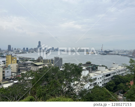 台湾の高雄市にある打狗英国領事館からみた、高雄市の海、港湾の風景です。 台湾の高雄市にある打狗英国領事館からみた、高雄市の海、港湾の風景です。 128027153
