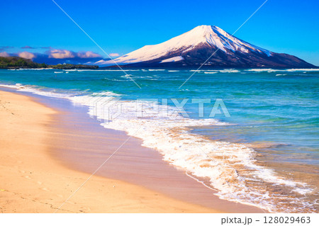 バリ島の美しいビーチと入道雲 バリ島の美しいビーチと入道雲 128029463