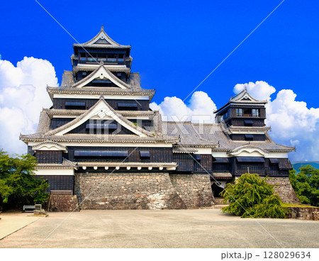 荘厳な熊本城の威風堂々とした景観 128029634