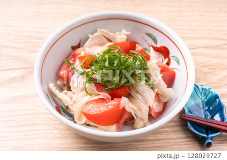 トマトと新たまねぎとささみの甘酢和え 128029727