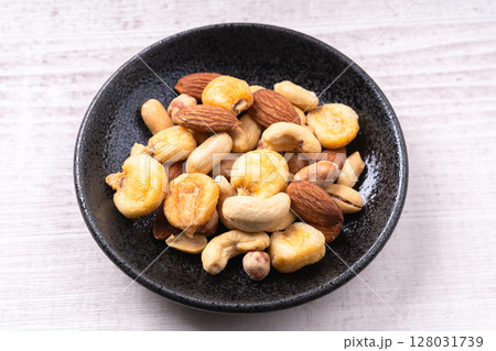 ミックスナッツ 128031739