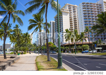 ハワイ ワイキキのメインストリート ハワイ ワイキキのメインストリート 128033302