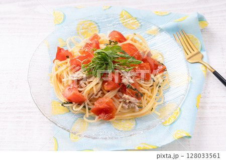 トマトと青じそのツナパスタ トマトと青じそのツナパスタ 128033561