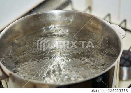 お湯 128033578