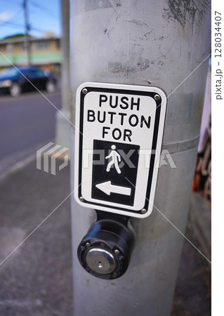 ハワイ　歩行者横断歩道ボタン 128034407