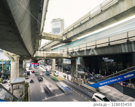 バンコク・サイアム駅周辺の街並み / Siam, Bangkok, Thailand バンコク・サイアム駅周辺の街並み / Siam, Bangkok, Thailand 128035459