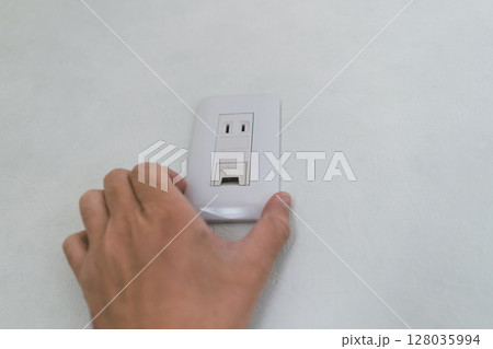 アースターミナル付コンセント 128035994