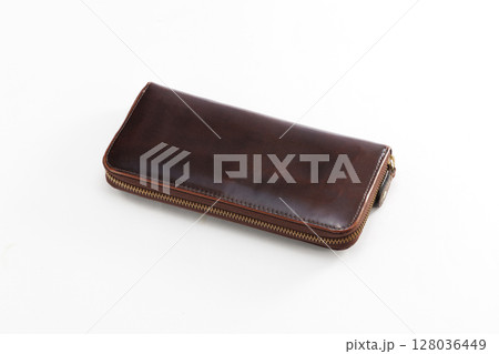 白い背景の財布 128036449