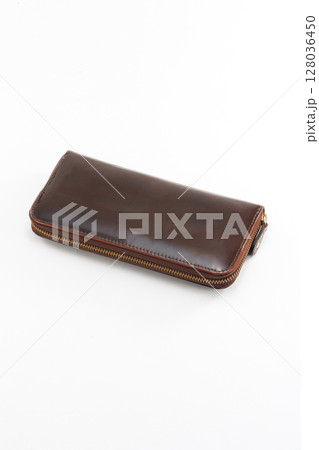 白い背景の財布 128036450