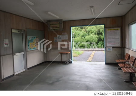 南大嶺駅の駅舎 128036949