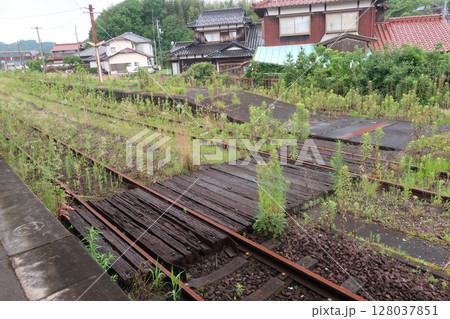 美祢駅の構内踏切 美祢駅の構内踏切 128037851