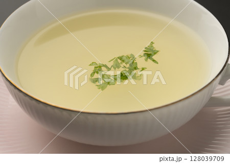 野菜コンソメスープ 野菜コンソメスープ 128039709
