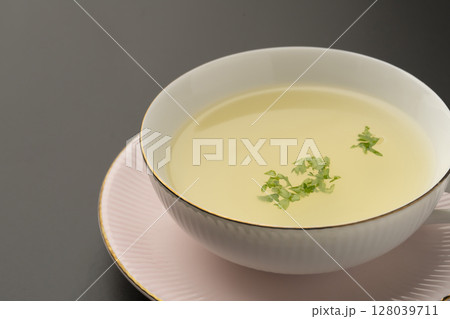 野菜コンソメスープ 128039711