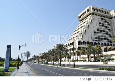 サウジアラビア・ジッダ アル・ハムラ地区の街並み 128042115