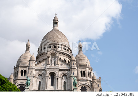 Basilica of Sacre-Coeur de Montmartre in Paris, France 128042399