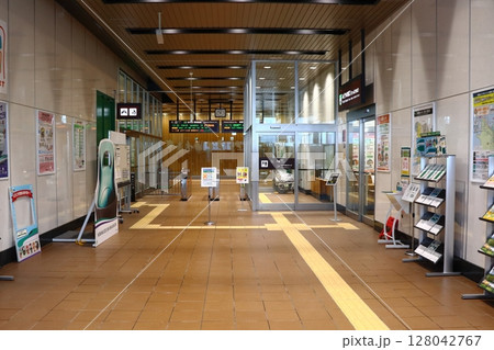 北海道新幹線の奥津軽いまべつ駅 改札口 北海道新幹線の奥津軽いまべつ駅 改札口 128042767