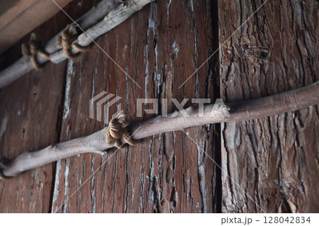 竪穴住居の内部の壁の造り 竪穴住居の内部の壁の造り 128042834