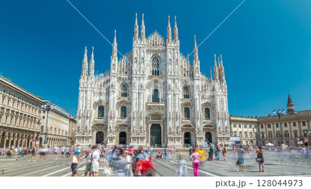 The Duomo cathedral timelapse hyperlapse. Front view with people walking on square The Duomo cathedral timelapse hyperlapse. Front view with people walking on square 128044973