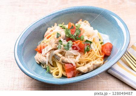 トマトと新たまねぎとささみのパスタ トマトと新たまねぎとささみのパスタ 128049487