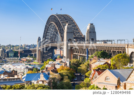 秋のシドニー　夕映えのハーバーブリッジ 128049498