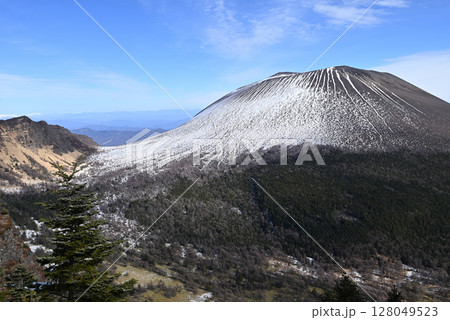 冬の黒斑山登山、浅間山、群馬県、長野県 冬の黒斑山登山、浅間山、群馬県、長野県 128049523