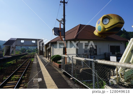 岡山県のローカル線 津山線の人気駅舎「亀甲駅」 岡山県のローカル線 津山線の人気駅舎「亀甲駅」 128049618