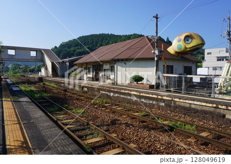 岡山県のローカル線 津山線の人気駅舎「亀甲駅」 岡山県のローカル線 津山線の人気駅舎「亀甲駅」 128049619