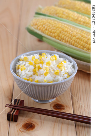 美味しそうなとうもろこしご飯 美味しそうなとうもろこしご飯 128049895