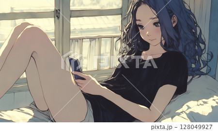 部屋でくつろぎながらスマートフォンを眺める女性の姿　テクノロジーと生活　SNSライフ　現代的　私生活 128049927