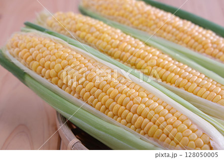 新鮮なとうもろこし 128050005